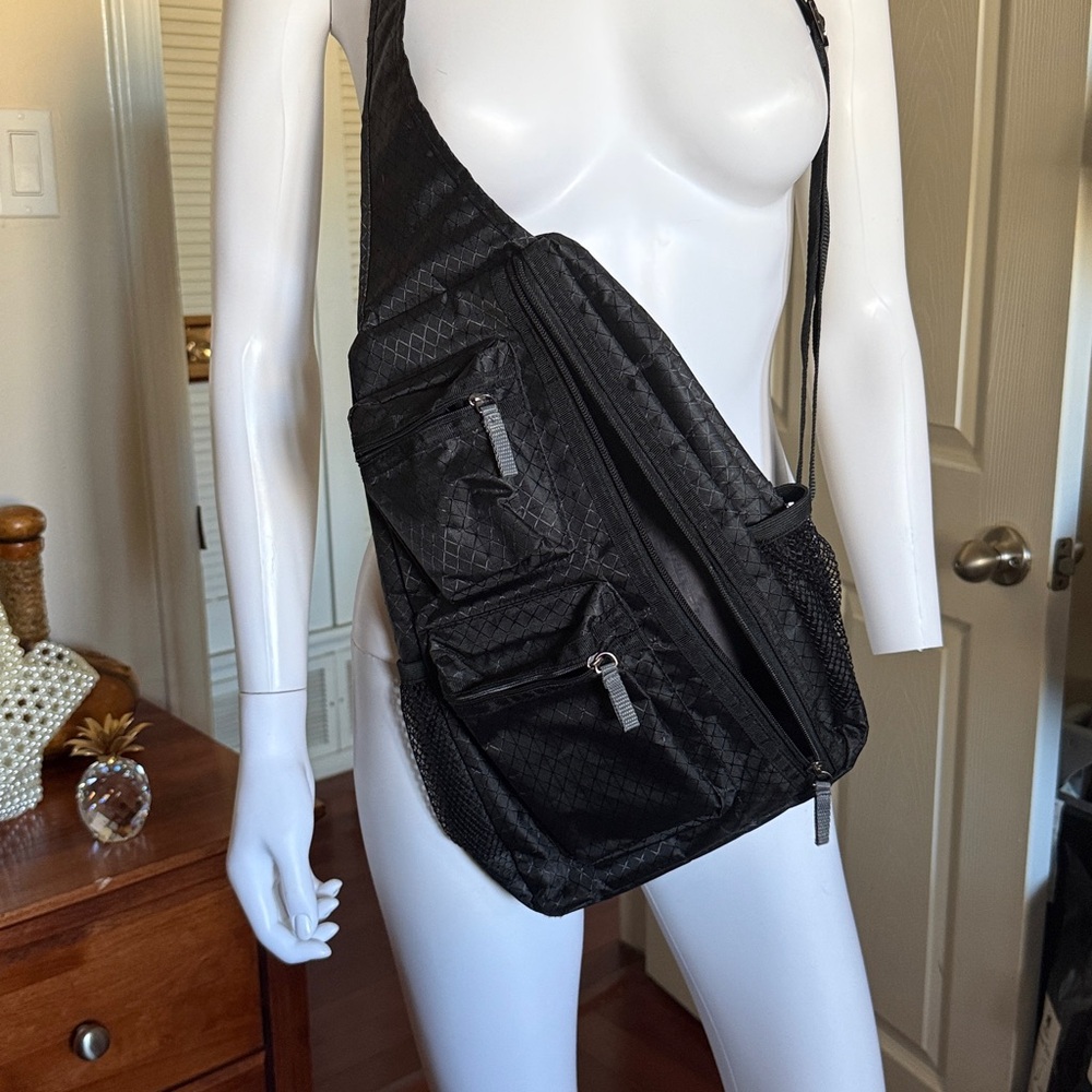 Crossbody Bag by Thirty One Like New in Black - Picture 3 of 5
